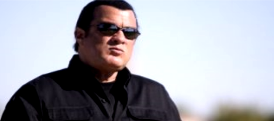 Steven Seagal si myslí, že masové střelby jsou „vykonstruovány“ vládou